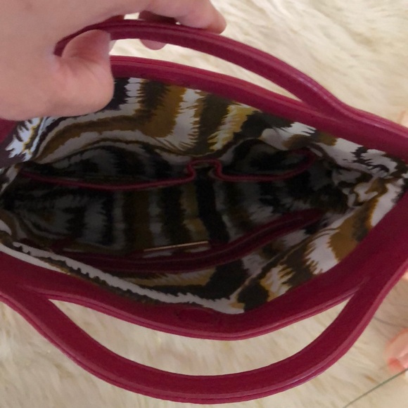 ELLIOT LUCCA WOVEN MULTI USE HANDBAG MERLOT - Picture 6 of 7